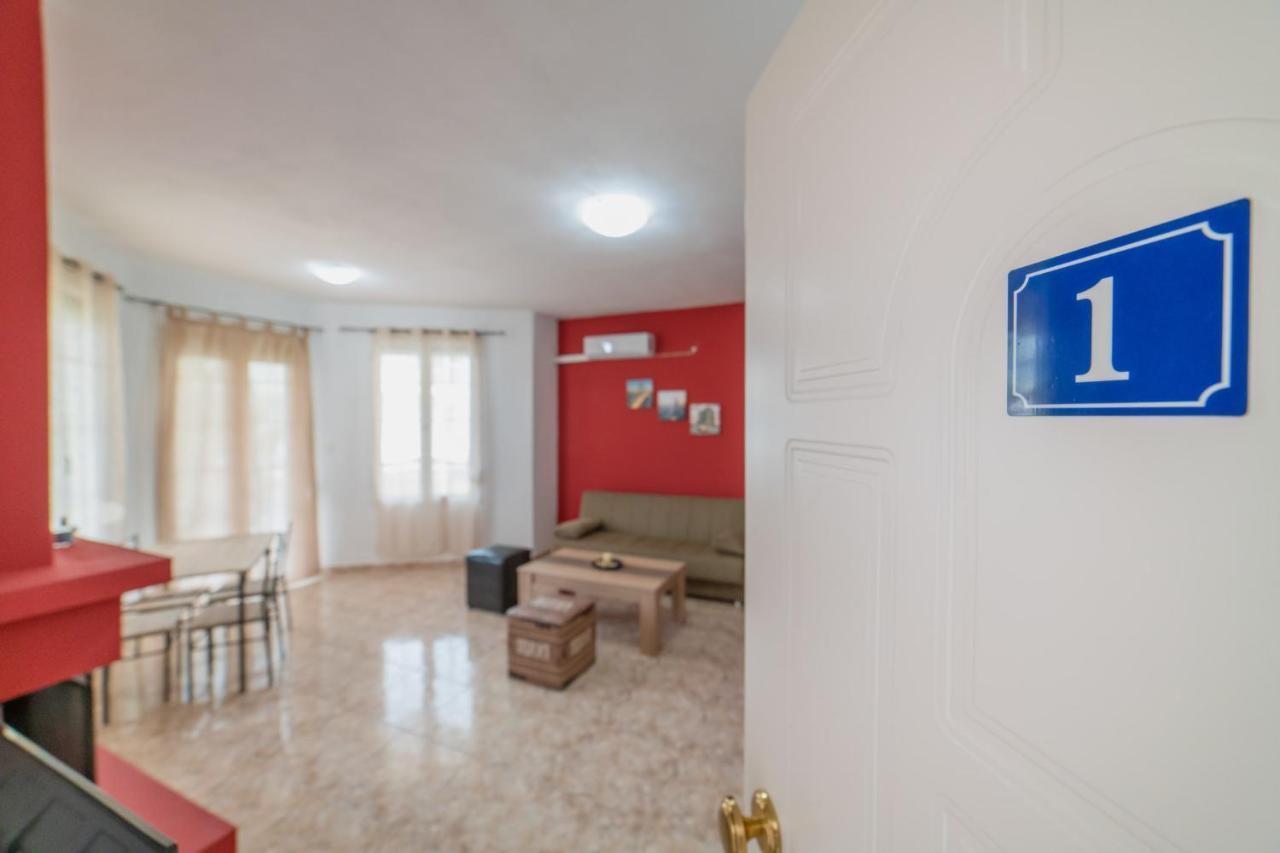 Family Resort 1 Ofrínion 외부 사진