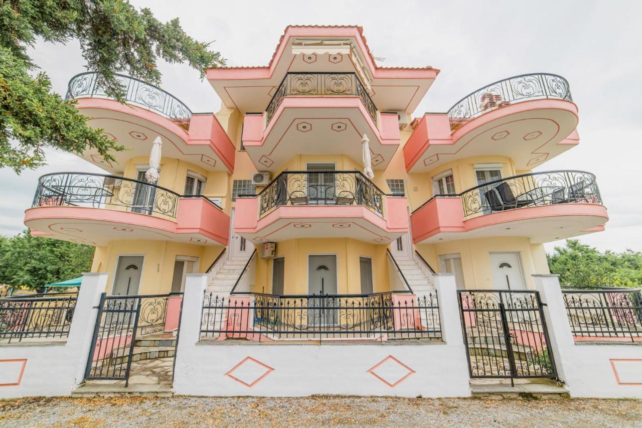 Family Resort 1 Ofrínion 외부 사진